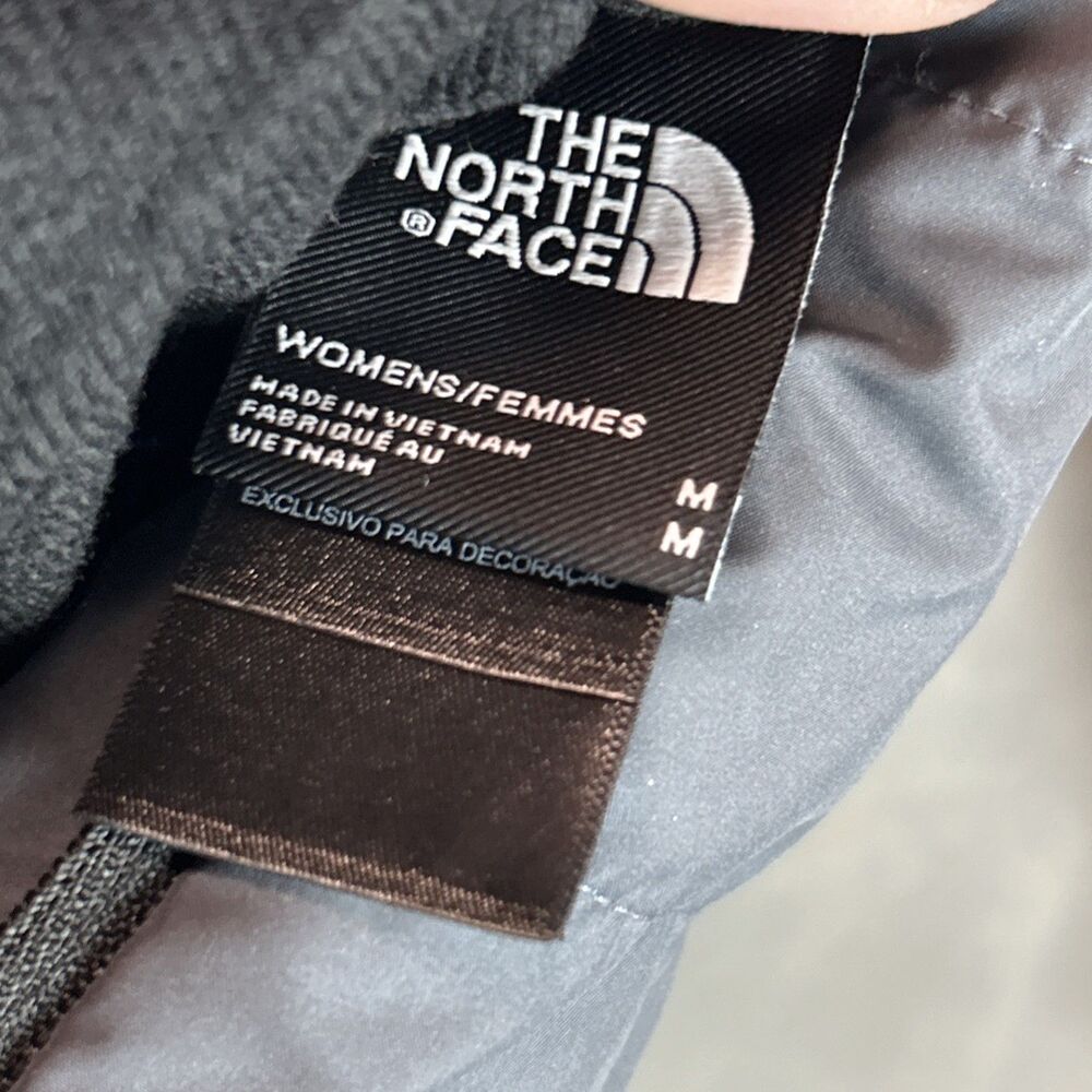The North Face Women's Med Black Reversible Fuzzy/Puffer Jacket - Picture 13 of 13